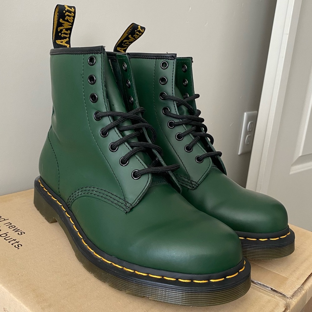 Men’s Dr Martens Smooth Leather 1460s in Green US 9 / EU 42